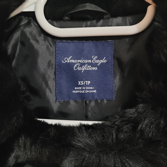 American Eagle Outfitters Faux Fur Cropped Jacket in XS - Picture 3 of 9
